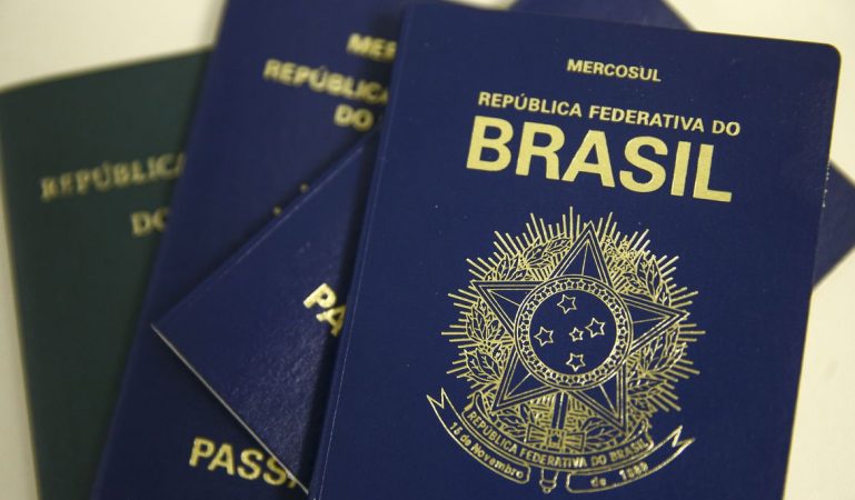 Polícia Federal anuncia normalização na emissão de passaportes