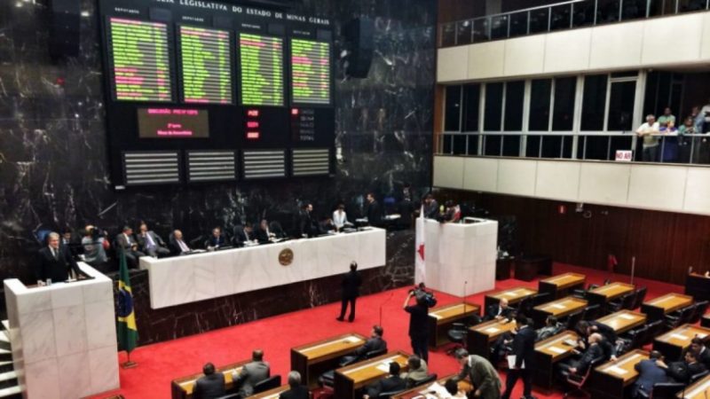 Deputados mineiros “ganham” aumento salarial de mais de 37% 