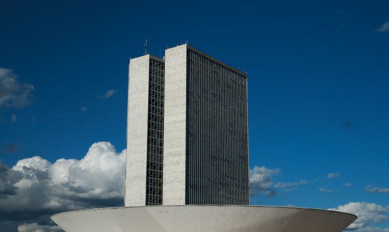 Câmara aprova aumento para presidente, ministros e parlamentares