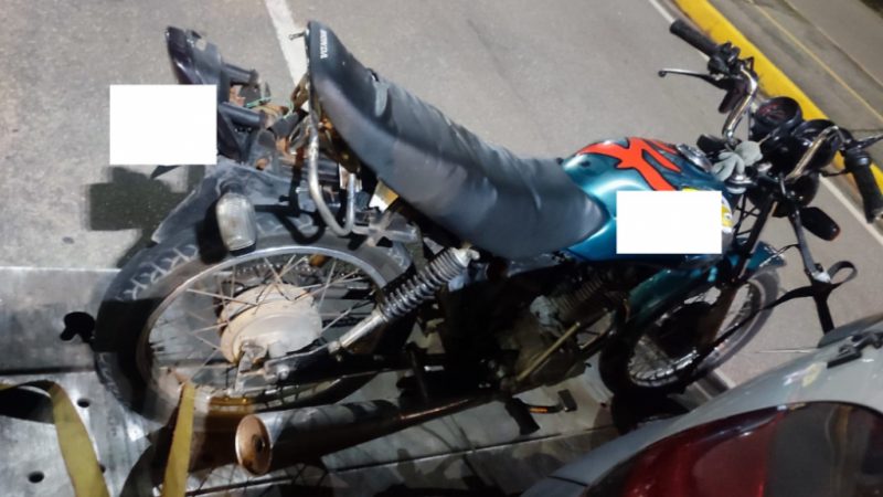 Mais um motociclista é preso depois de fugir e bater em uma viatura da PM