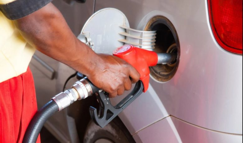 A partir de amanhã, 1º de março, preço da gasolina tem queda de 3,92% e diesel, de 1,95%