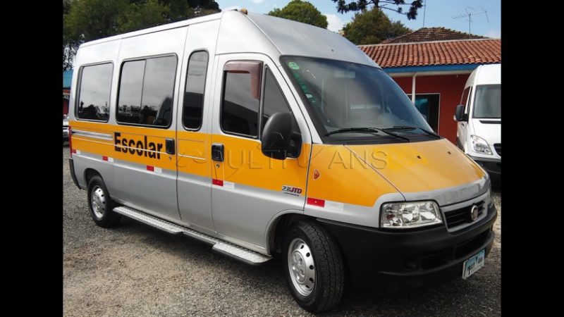 Criança é entregue a van escolar sem permissão da mãe em Divinópolis