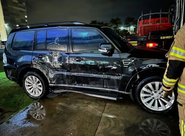 Vídeo: carro de deputado cai em espelho d’água no Palácio do Planalto