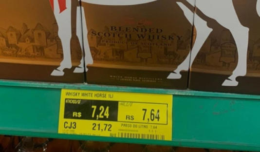 Promoção de whisky em supermercado gera polêmica e discussão entre clientes e gerente