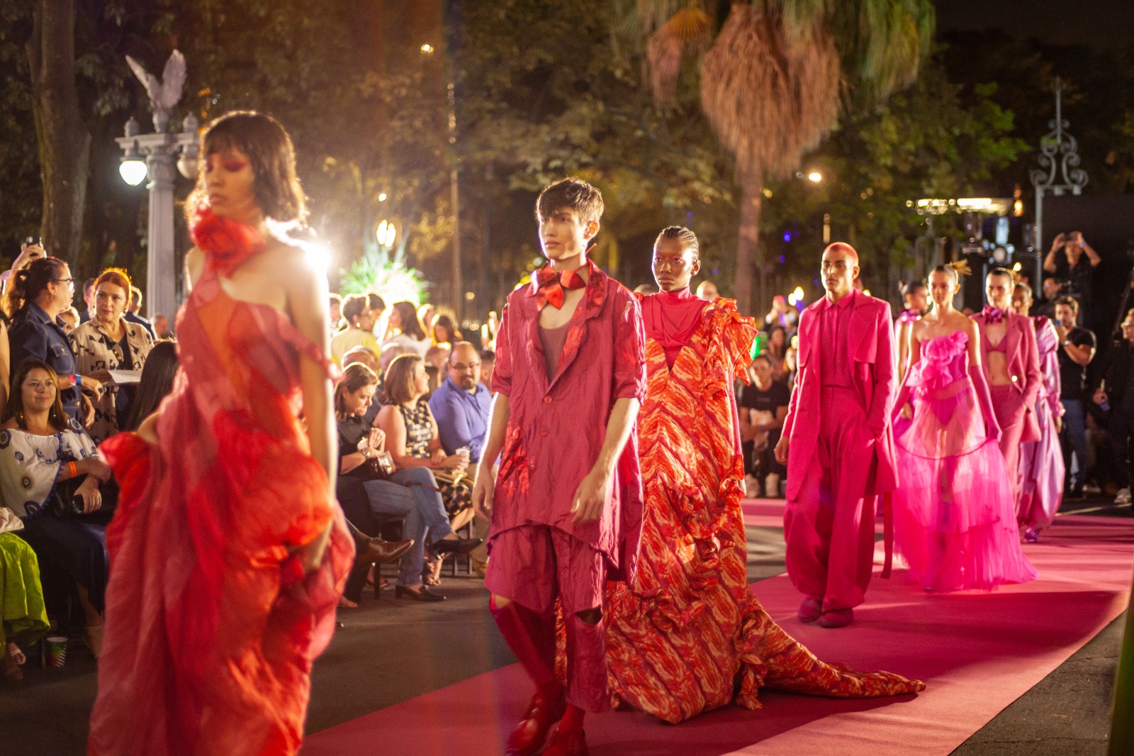 Desfile no Palácio da Liberdade abre semana mineira de moda