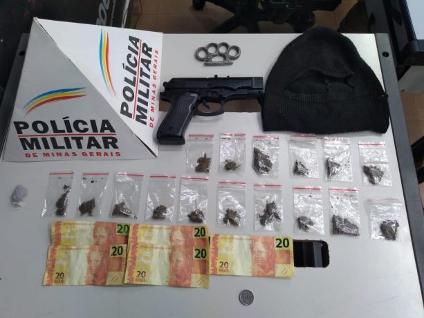 Polícia Militar apreende drogas em Itatiaiuçu, mas suspeito está foragido