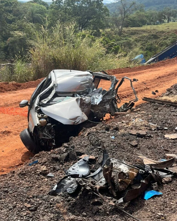 Acidente entre Itaúna e Divinópolis provoca a morte de uma mulher