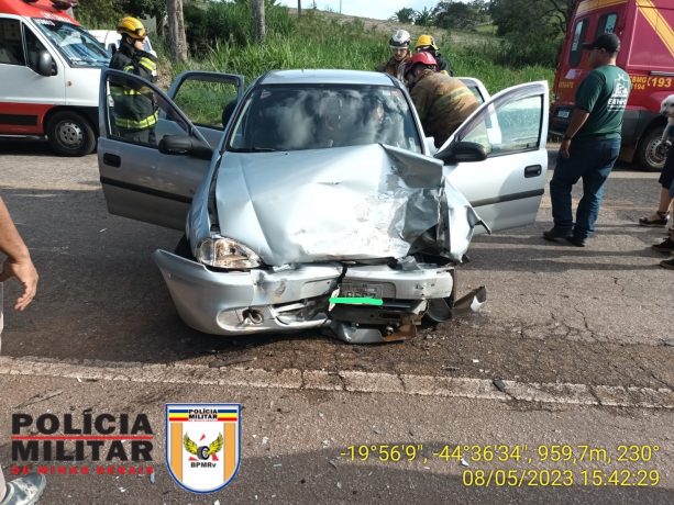 Dois feridos graves em acidente na MG 431 entre Pará de Minas e Itaúna