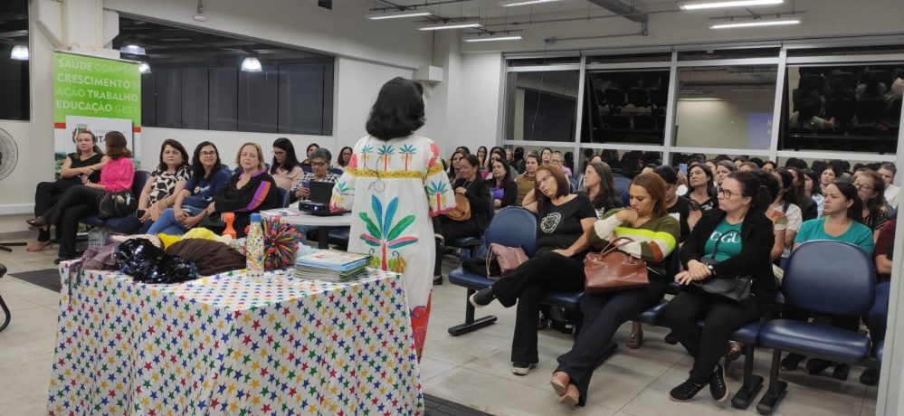 Palestra reforça poder da contação de histórias na educação infantil da rede pública de Itaúna