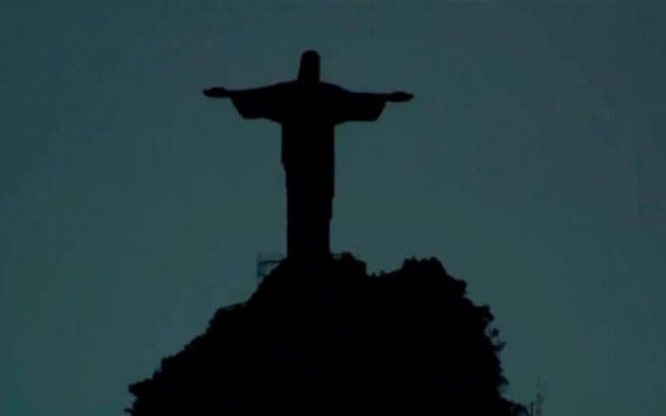 Luzes do Cristo Redentor são apagadas em solidariedade a Vini Jr; jogador responde