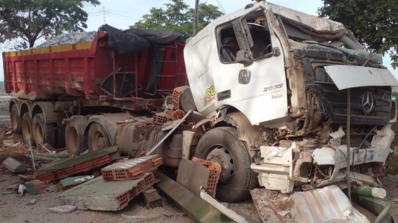 Mulher é atropelada e morta por caminhão carregado de pedras em Nova Serrana
