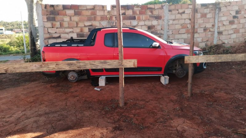 Polícia Militar recupera veículo todo depenado que foi furtado no povoado de Carneiros