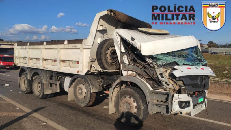 Motociclista embriagado provoca acidente envolvendo mais dois caminhões na MG 050
