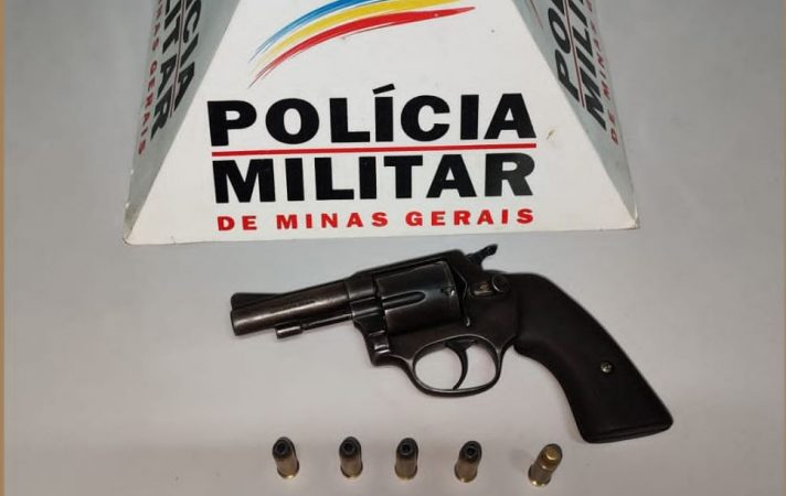 Resultado de operação da PM com uso de helicóptero: prisão de foragido, apreensão de arma de fogo e nove multas de trânsito