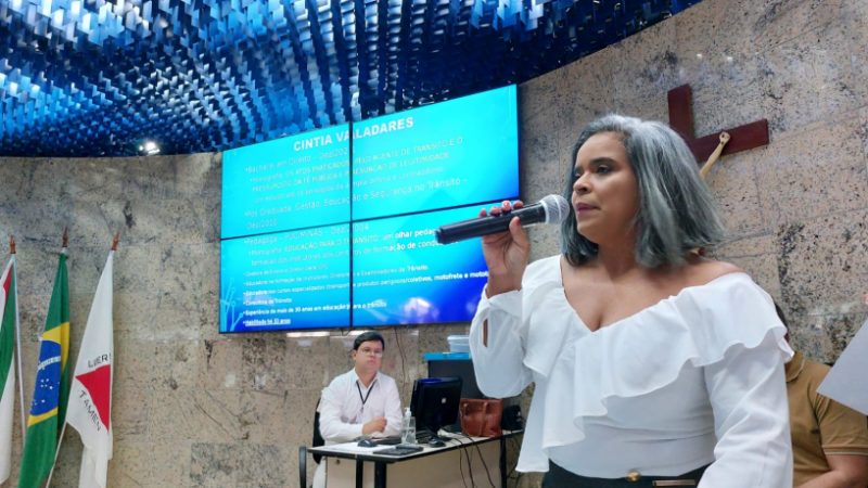 Na Câmara de Itaúna, Cíntia Valadares defende radares instalados na cidade