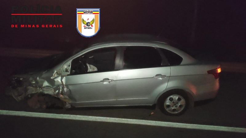 Na MG 050, em Itaúna, carreta colide com carro e acidente envolve mais dois veículos