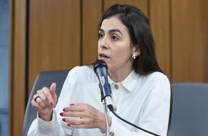 Deputada Lohanna reafirma compromisso com hospital de Itaúna