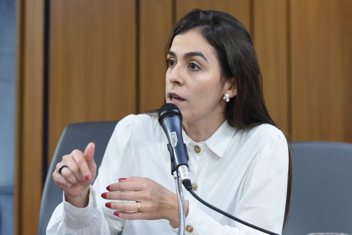 Deputada Lohanna reafirma compromisso com hospital de Itaúna