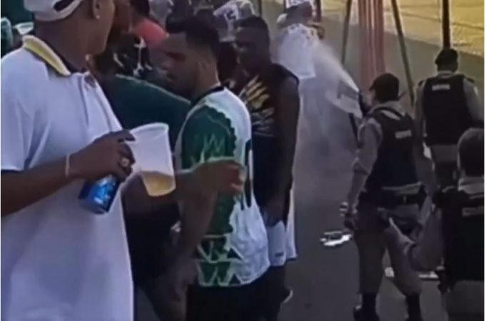 Novo vídeo no campo José Flávio mostra uso exagerado de spray de pimenta