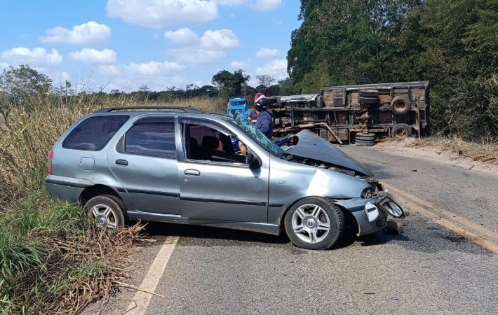 Motorista de caminhonete sofre mal súbito e bate em carro de passeio na MG 060