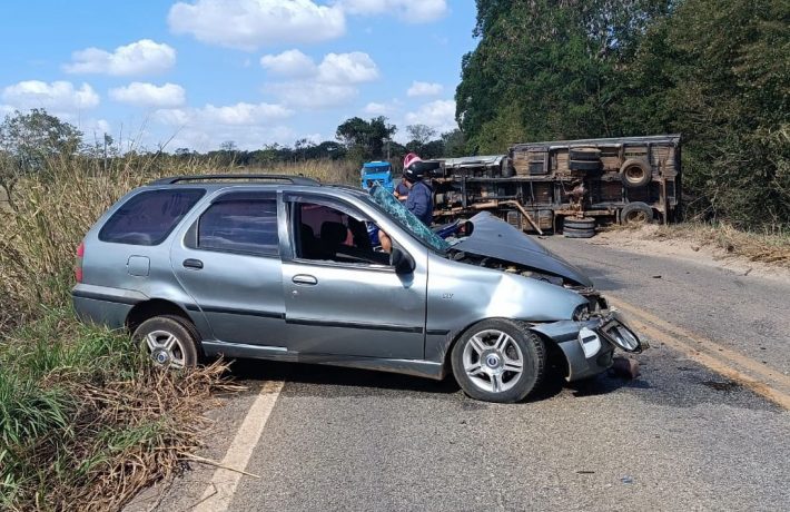 Motorista de caminhonete sofre mal súbito e bate em carro de passeio na MG 060