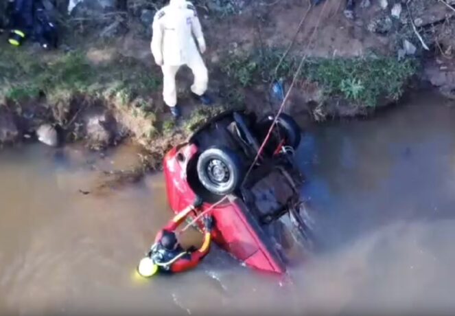Vídeo: carro com quatro corpos é encontrado submerso no Rio Iguaçu