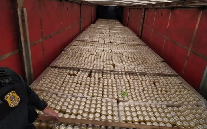 PRF recupera 46.080 latas de cerveja e apreende 3 veículos adulterados em Minas
