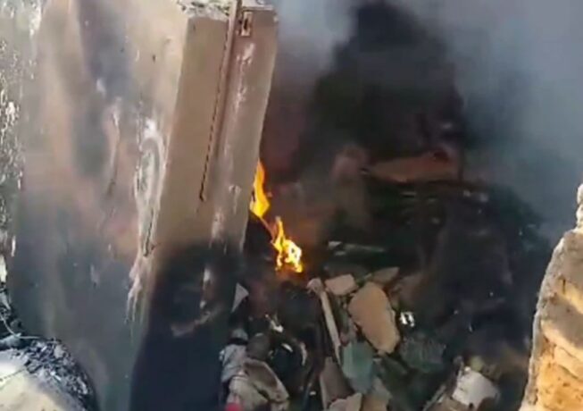 Vídeo: incêndio destrói imóvel com acúmulo de lixo e recicláveis no bairro das Graças