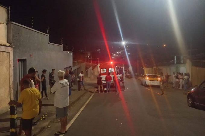 Vídeo mostra grave acidente agora à noite no Bairro Morro do Sol com um ciclista