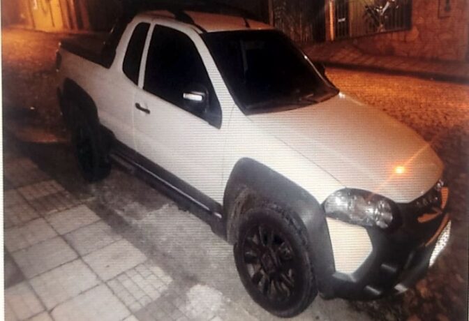 PM recupera em Divinópolis veículo furtado no bairro Santanense