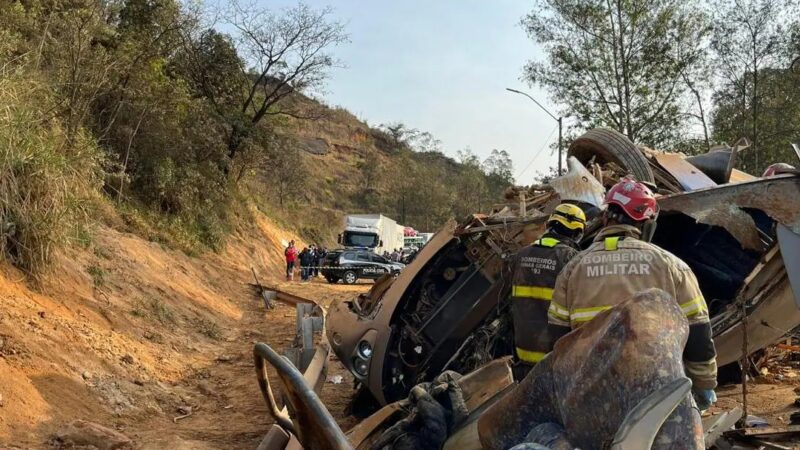 Vídeo: Samu informa a situação das vítimas do acidente com o ônibus do Corinthians