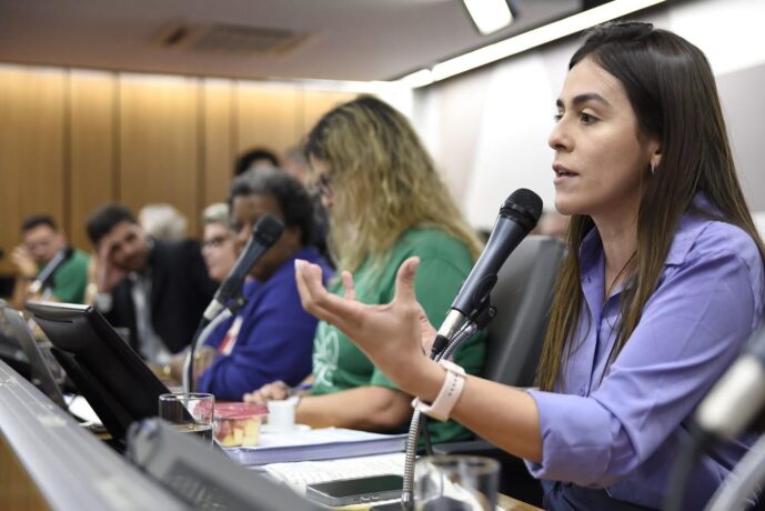 Deputada Lohanna promove debate sobre violência contra mulheres no Agosto Lilás