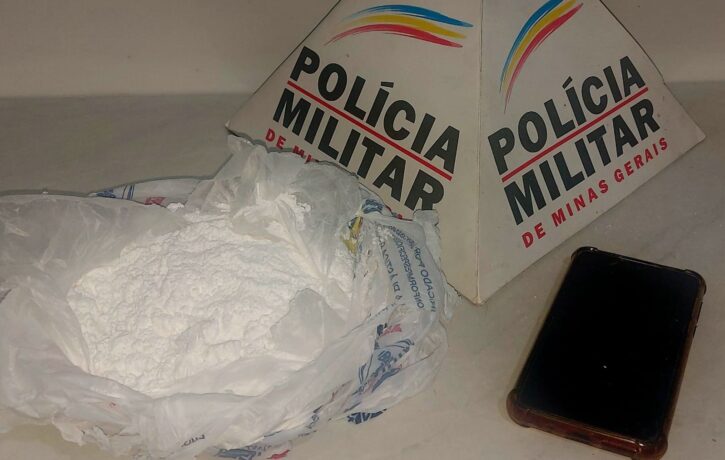 Em Itatiaiuçu a Polícia Militar prende homem com meio quilo de cocaína