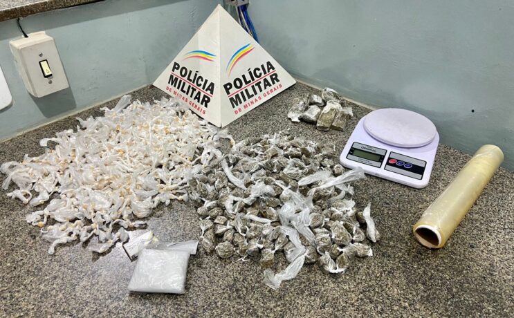 Quase mil pedras de crack apreendidas, além de cinco tabletes de maconha em Itatiaiuçu