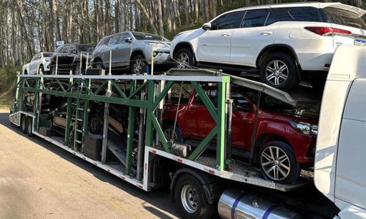 Mineiro ganha sozinho uma carreta com oito Hilux de uma rifa de R$ 32