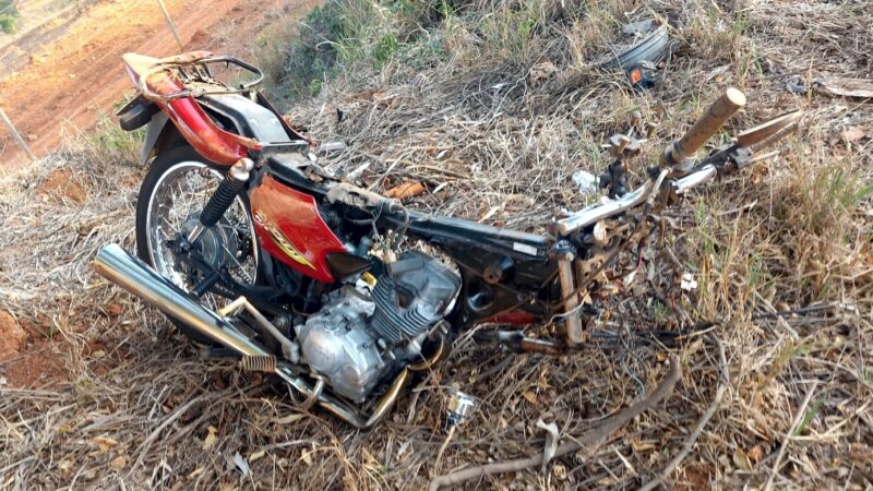 Caminhonete colide com motocicleta na MG 431 e motociclista morre no local