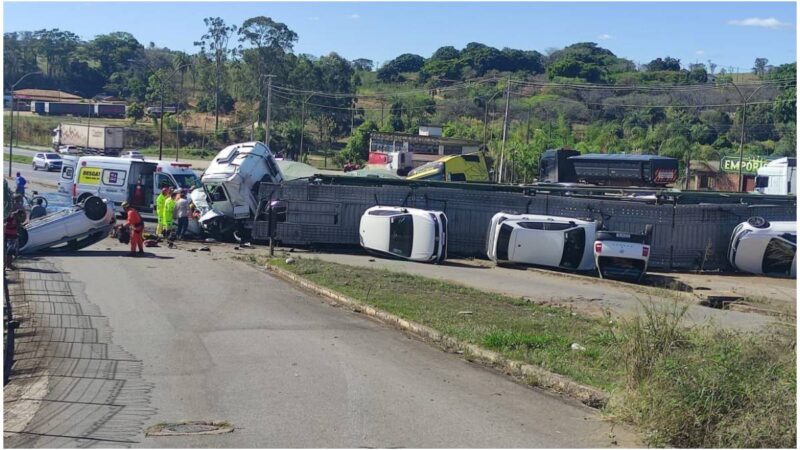 Vídeo: colisão de duas carretas e um carro de passeio deixa três mortos na BR 040