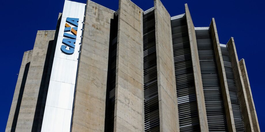 Funcionário da Caixa é preso por fraudar benefícios do Bolsa Família