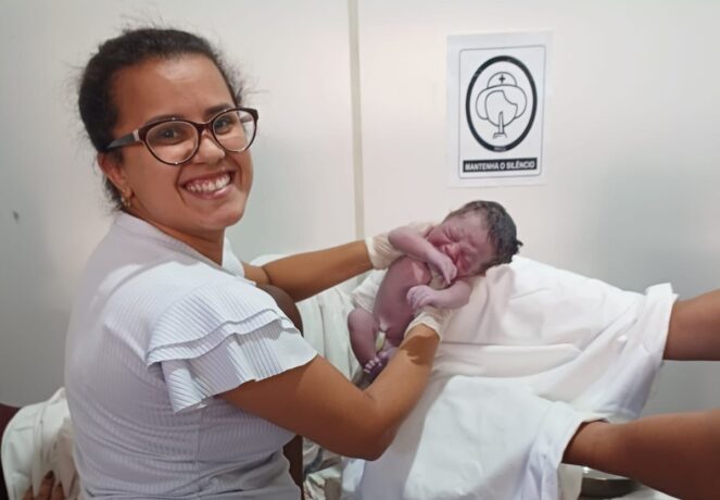 Bebê nasce em unidade de saúde do bairro Morada Nova II com ajuda de uma enfermeira