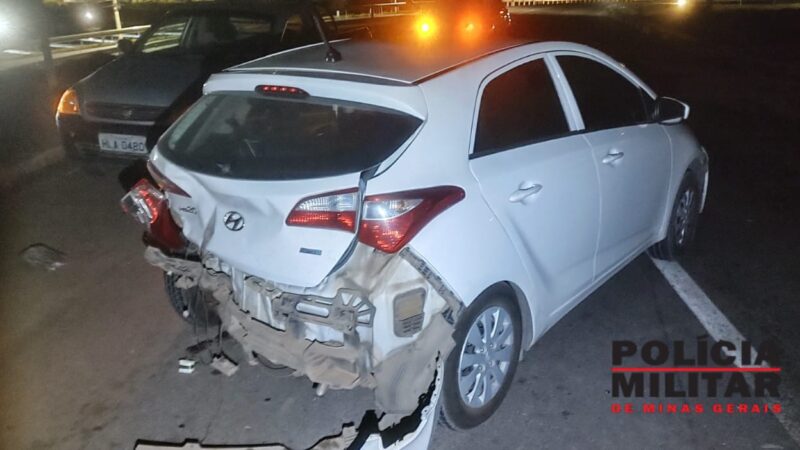 Motorista embriagado colide na traseira de outro veículo na MG 050