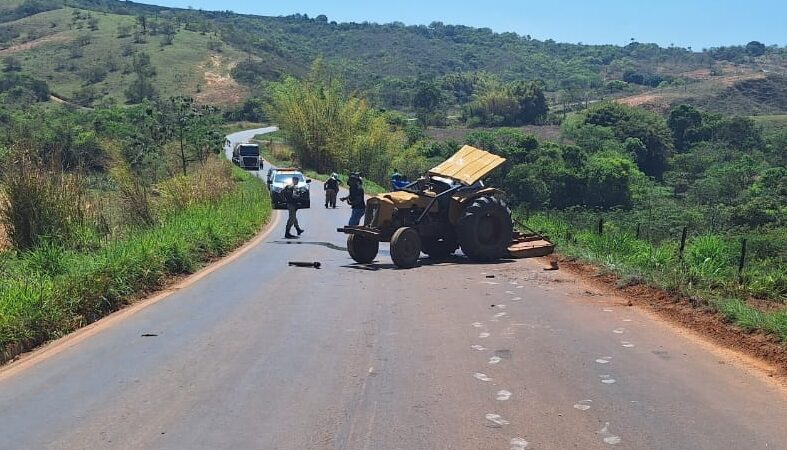 Rapaz morre depois de perder o controle na direção de trator e capotar