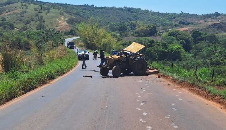 Rapaz morre depois de perder o controle na direção de trator e capotar