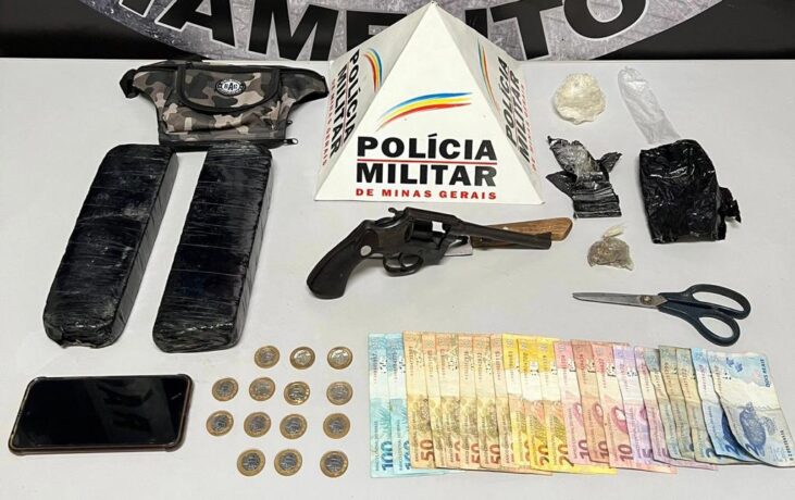 PM em Itaúna apreende arma, drogas e dinheiro depois de denúncia anônima