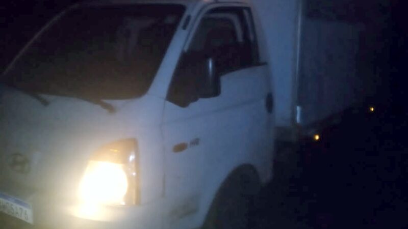 PM recupera caminhão com placas frias usado para transportar pneus roubados na MG 431