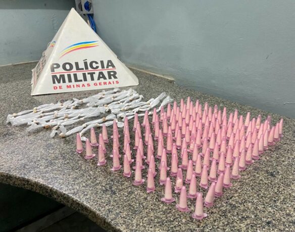 Suspeitos abandonam sacola com crack e cocaína  quando percebem aproximação da PM