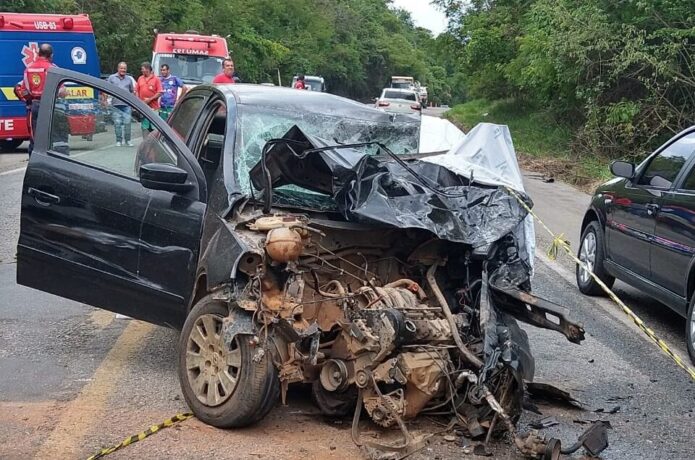 Dois morrem e dois ficam feridos gravemente em colisão em rodovia mineira