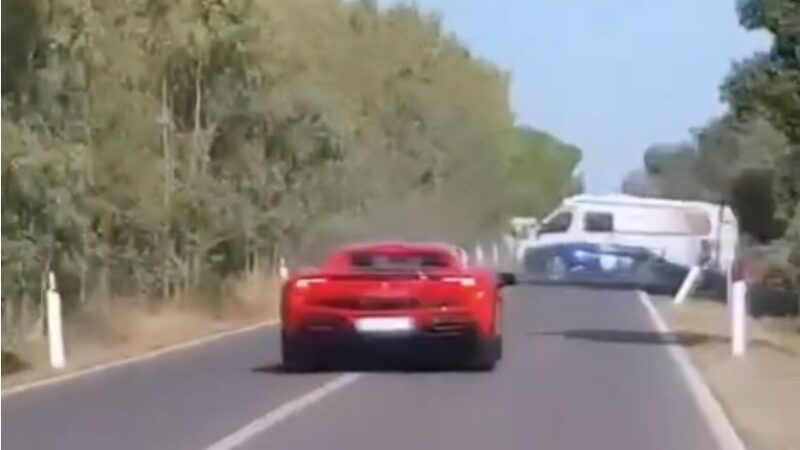 Vídeo: ‘Corrida de luxo’ em estrada da Sardenha mata dois e fere outras pessoas