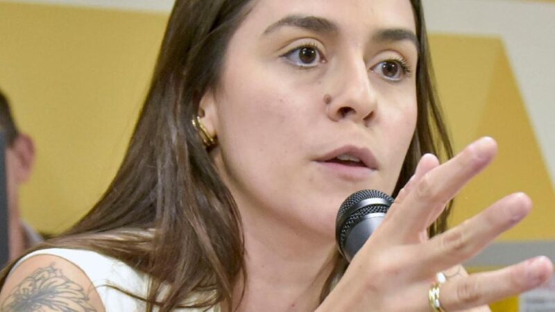 Deputada Lohanna cumpre agenda em Itaúna recebendo demandas de todas as áreas
