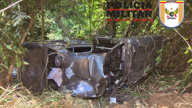 Queda de veículo em abismo mata uma pessoa e fere gravemente uma criança em Pitangui