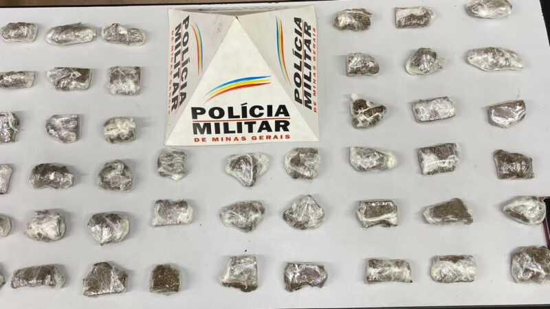 Denúncia de tráfico de drogas leva à apreensão de 45 tabletes de maconha e prisão do suspeito